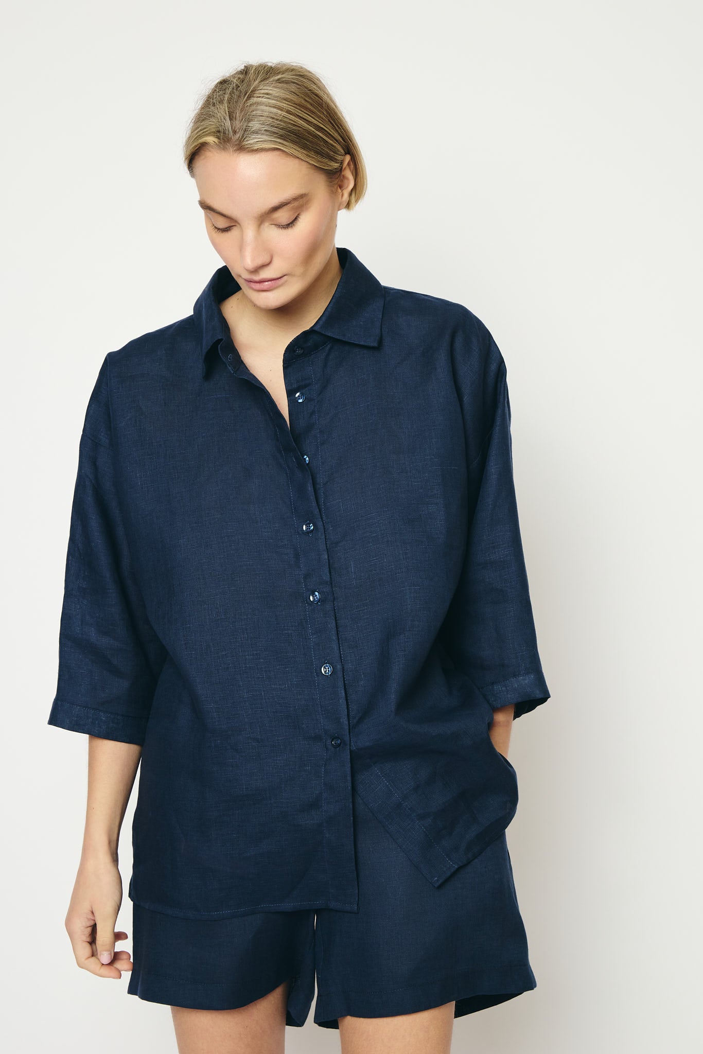 RE/BORN Antwerp Maïté Evergreen Linen shirt Dark Blue