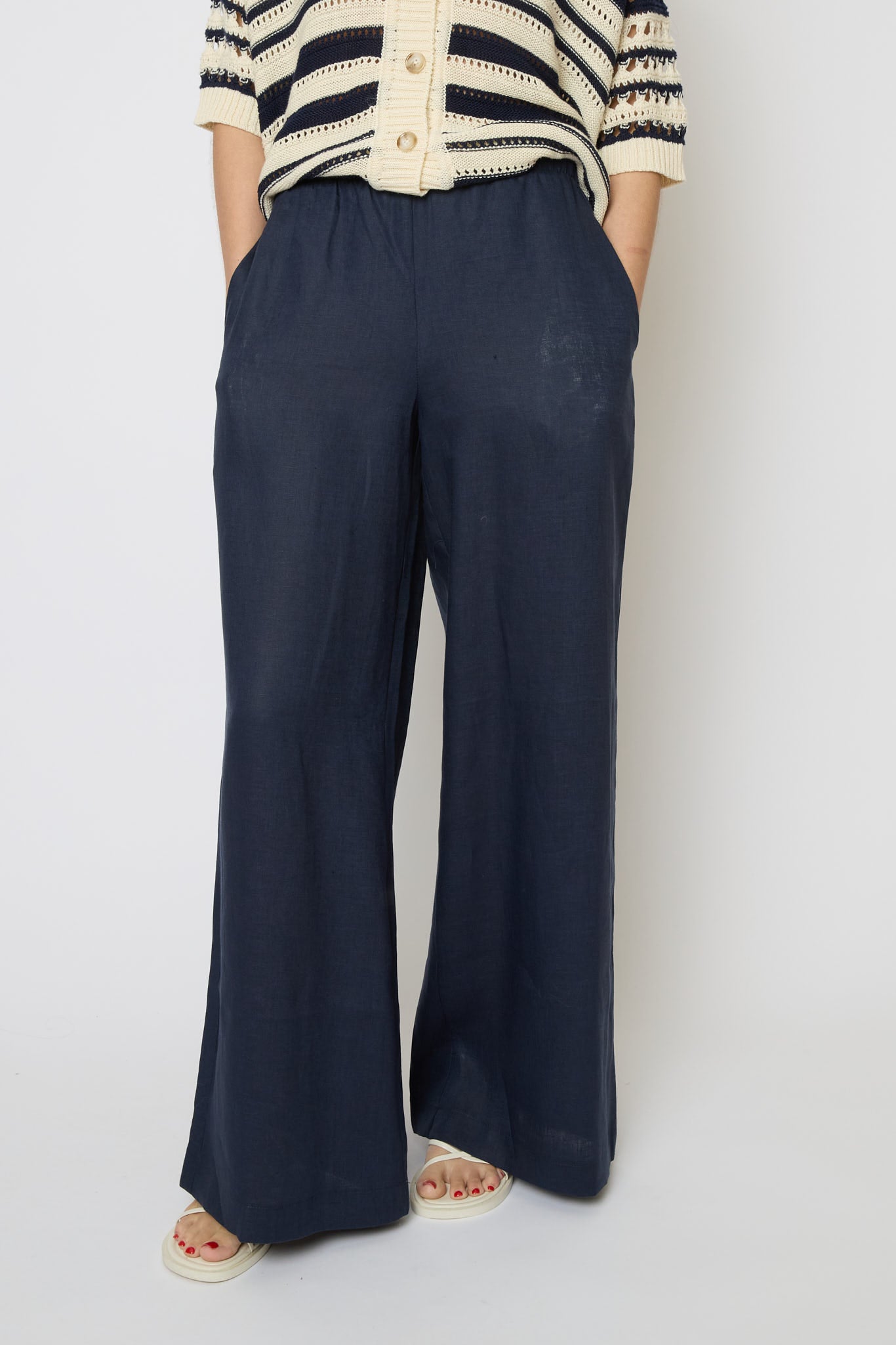 RE/BORN Antwerp Tina Evergreen Linen trousers Dark Blue